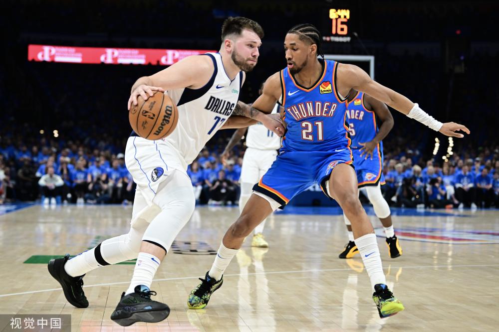 他们通过高 他们通过高